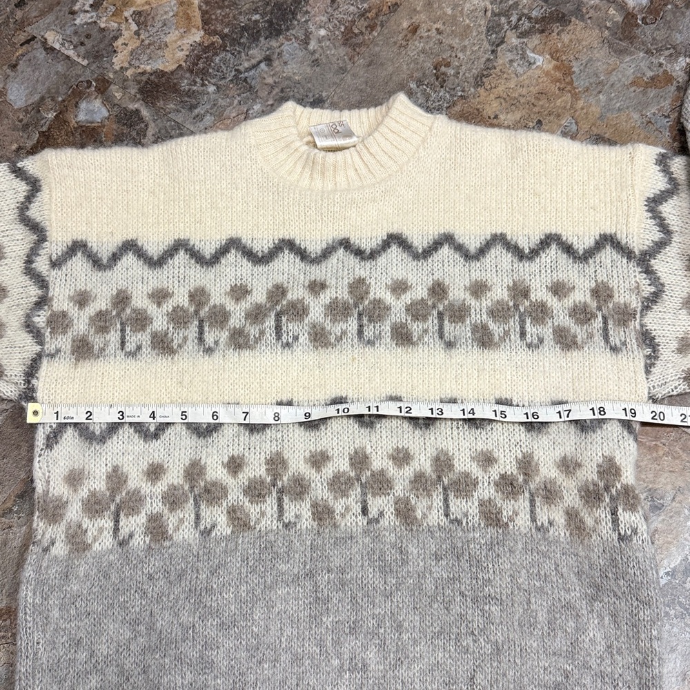 Alafoss Icelandic Cream Sweater - Picture 3 of 5
